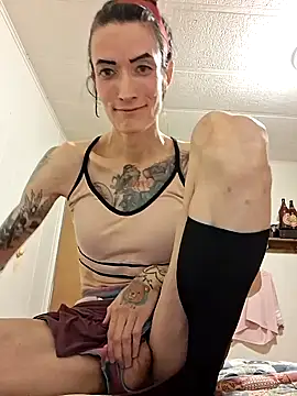 Snapshot of MaitressePomme3 chatting on November 17, 1:42 am MaitressePomme3 online show from November 17, 1:42 am