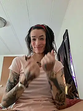 Snapshot of MaitressePomme3 chatting on November 19, 2:17 pm MaitressePomme3 online show from November 19, 2:17 pm