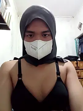 Snapshot of HawaWhisper chatting on December 16, 4:11 pm HawaWhisper online show from December 16, 4:11 pm