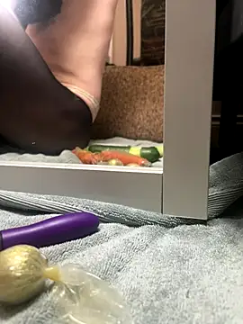 Snapshot of shavedandcurious chatting on November 17, 6:50 am shavedandcurious online show from November 17, 6:50 am