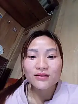 Snapshot of Lee-Thee chatting on November 17, 9:24 am Lee-Thee online show from November 17, 9:24 am