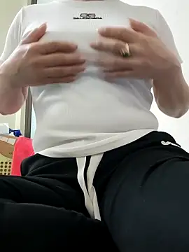 Snapshot of MaihoaLa chatting on November 17, 4:27 am MaihoaLa online show from November 17, 4:27 am