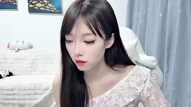 yuyayayu online show from February 9, 1:53 pm