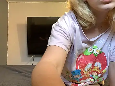 chaton blanche online show from April 27, 7:12 pm