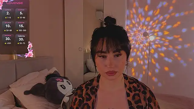 Lia May online show from November 25, 2:12 am