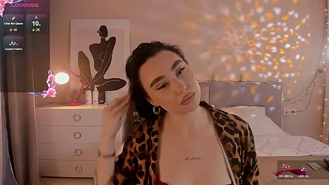 Lia May online show from December 1, 2:34 am