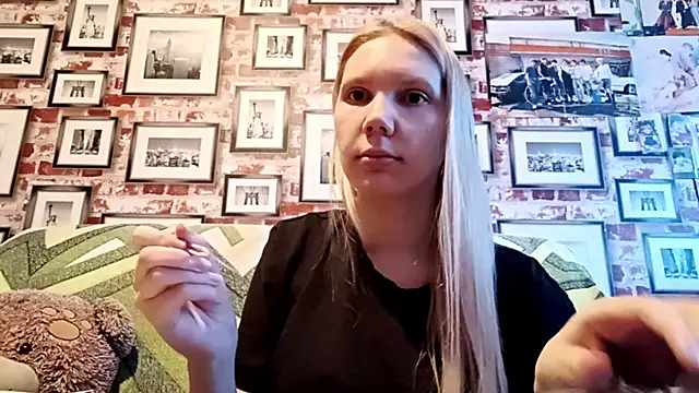 Snapshot of EvieBaggette chatting on November 17, 8:18 am EvieBaggette online show from November 17, 8:18 am