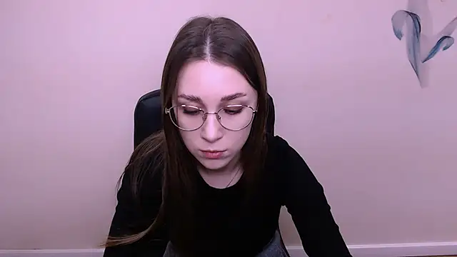 Snapshot of MillaTems_ chatting on December 15, 9:04 am MillaTems online show from December 15, 9:04 am