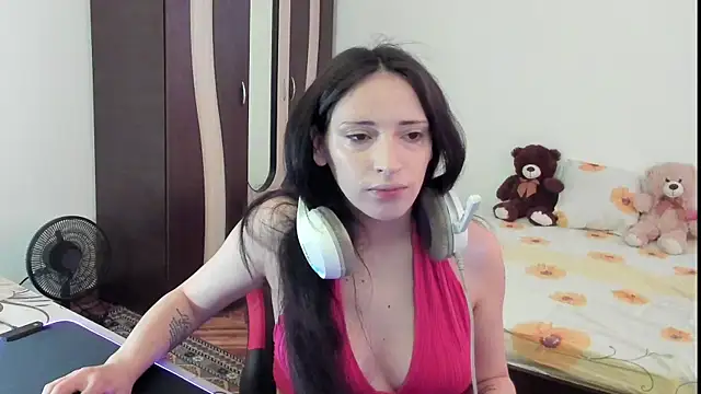 bettyButterfly online show from May 28, 11:05 am