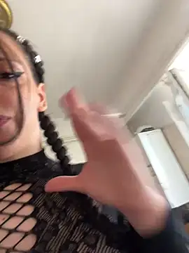 bettyButterfly online show from April 26, 11:18 am