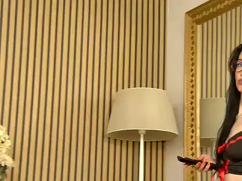 IvyCole online show from December 4, 7:29 am