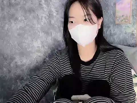 Snapshot of Hellen2999 chatting on November 29, 4:01 am Hellen2999 online show from November 29, 4:01 am