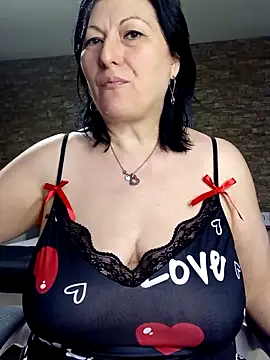 LeillaaX online show from April 3, 7:15 am