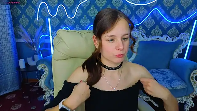 KarolinaSky online show from November 18, 6:39 am