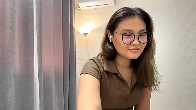 HoneyKitsu online show from November 20, 9:10 am