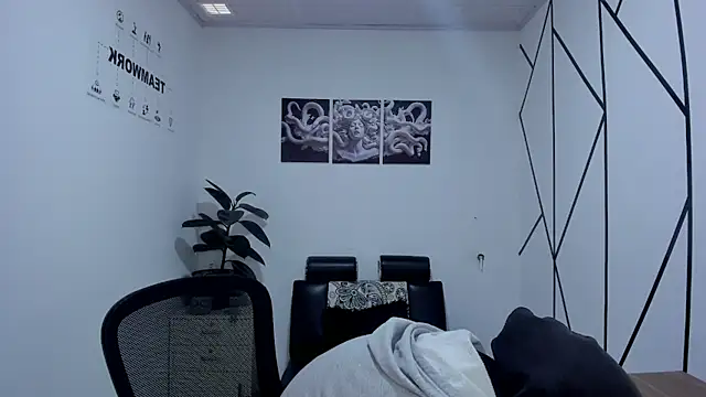 James Adams 01 online show from December 4, 12:37 pm