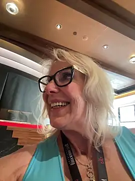 Snapshot of FitCougar chatting on January 24, 9:37 pm FitCougar online show from January 24, 9:37 pm
