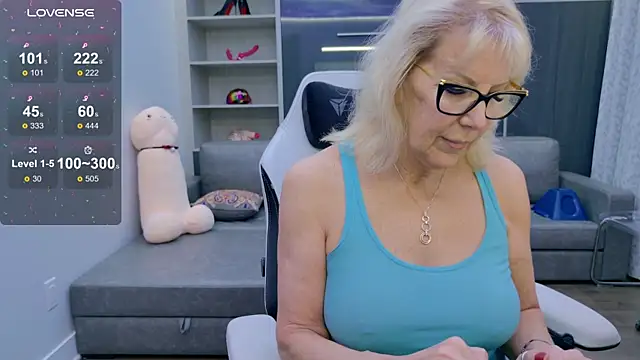 Snapshot of FitCougar chatting on November 27, 9:37 pm FitCougar online show from November 27, 9:37 pm