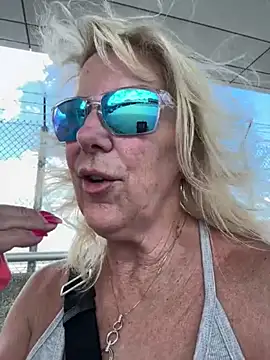 Snapshot of FitCougar chatting on May 14, 6:05 pm FitCougar online show from May 14, 6:05 pm