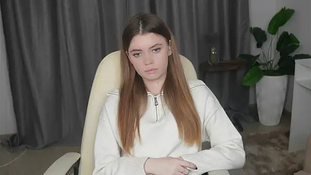 AngelesBenitz online show from November 18, 2:20 pm