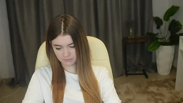 AngelesBenitz online show from November 20, 1:23 pm