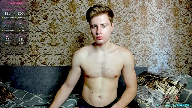 Maxhornyblondieman online show from March 22, 9:44 am