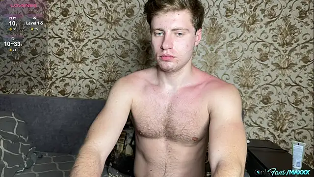 Maxhornyblondieman online show from May 20, 5:43 pm