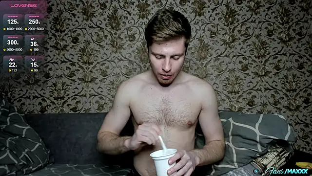 Maxhornyblondieman online show from May 1, 6:35 pm