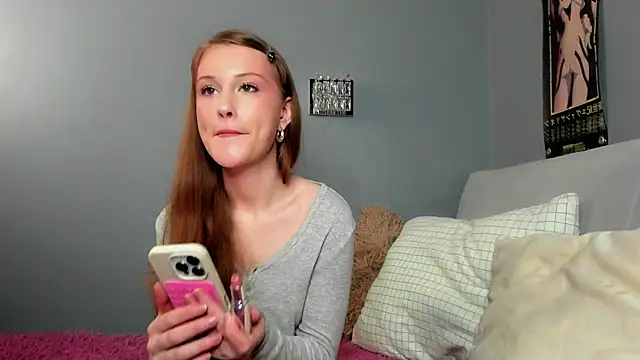 KarieBowery online show from February 6, 8:05 pm