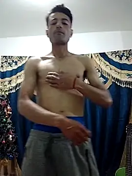 Snapshot of noah77_ chatting on November 24, 2:11 am noah77 online show from November 24, 2:11 am