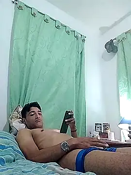 Snapshot of noah77_ chatting on February 15, 1:39 am noah77 online show from February 15, 1:39 am