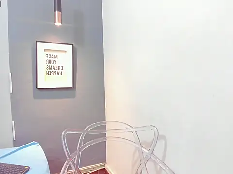 Xelena Kiss online show from November 22, 1:10 pm