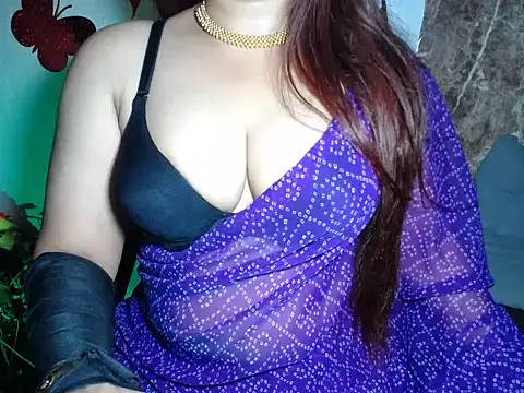 Snapshot of IndiianKriti chatting on May 5, 4:15 am IndiianKriti online show from May 5, 4:15 am