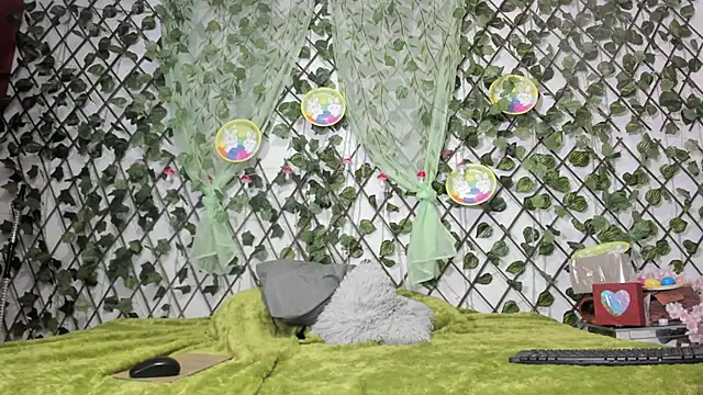 LittlePeach  online show from April 5, 11:06 am