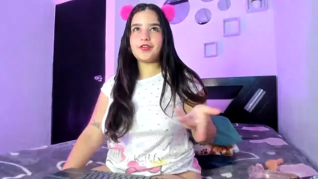 Snapshot of Babyhoney18 chatting on December 22, 7:36 pm Babyhoney18 online show from December 22, 7:36 pm