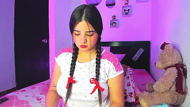 Snapshot of Babyhoney18 chatting on January 13, 5:06 pm Babyhoney18 online show from January 13, 5:06 pm