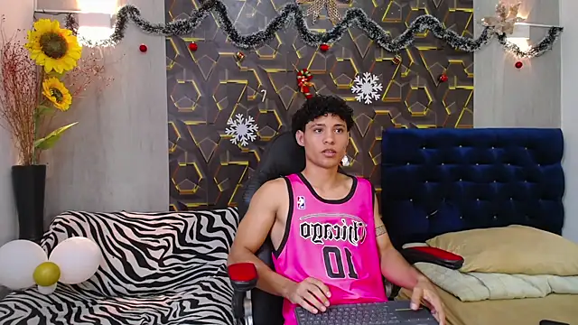 Snapshot of the_nugge chatting on December 2, 7:37 pm the nugge online show from December 2, 7:37 pm