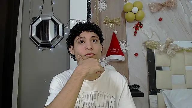 Snapshot of the_nugge chatting on December 16, 1:04 pm the nugge online show from December 16, 1:04 pm