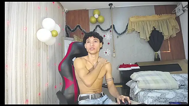 Snapshot of the_nugge chatting on December 18, 1:48 pm the nugge online show from December 18, 1:48 pm