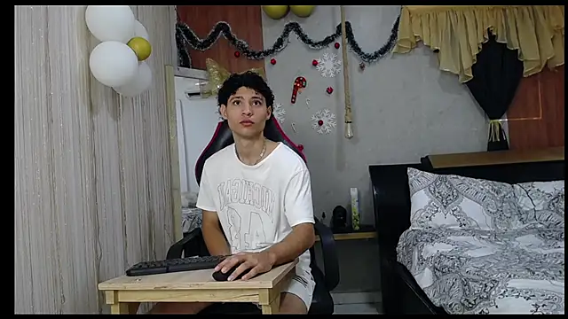 Snapshot of the_nugge chatting on December 21, 1:13 pm the nugge online show from December 21, 1:13 pm