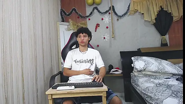 Snapshot of the_nugge chatting on January 13, 12:53 pm the nugge online show from January 13, 12:53 pm