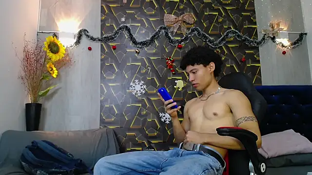 Snapshot of the_nugge chatting on January 12, 1:40 pm the nugge online show from January 12, 1:40 pm