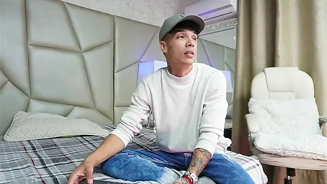 Snapshot of Be_curious chatting on January 6, 11:47 am Be curious online show from January 6, 11:47 am