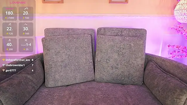 MeganLowell online show from April 10, 7:10 pm