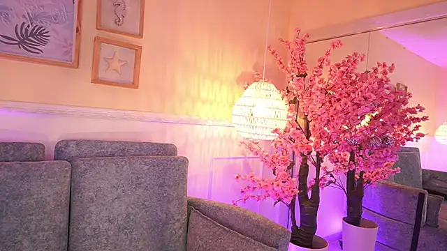 MeganLowell online show from February 6, 6:59 pm