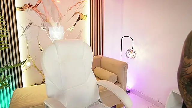 MeganLowell online show from December 5, 5:33 pm