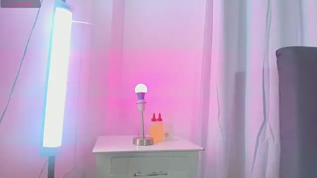 Ebony Pregnant Teen online show from December 15, 5:35 am