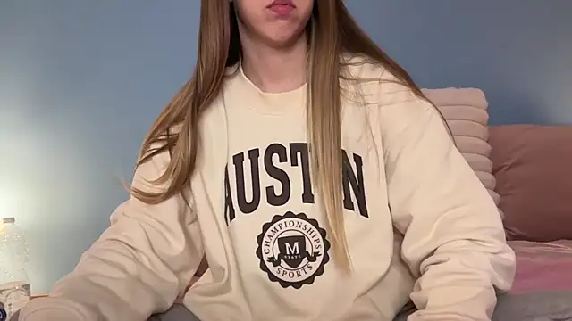 Snapshot of Martimartinaxx chatting on January 13, 11:19 pm Martimartinaxx online show from January 13, 11:19 pm