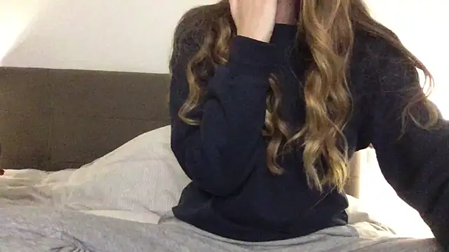 Snapshot of Martimartinaxx chatting on February 15, 9:58 pm Martimartinaxx online show from February 15, 9:58 pm