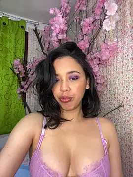 Esmerald 1111 online show from April 9, 10:10 am